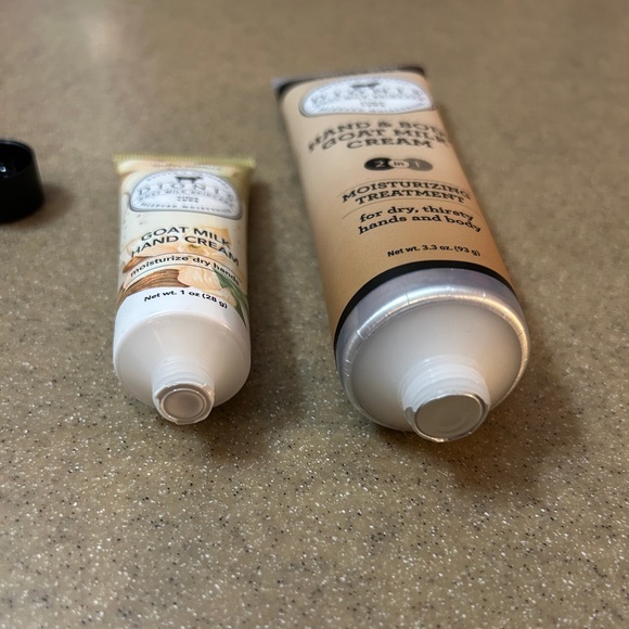 Dionis Goat Milk Skincare - Hand Body Cream Lotion Vanilla Bean - 3.3 Oz + Bonus - Picture 5 of 5